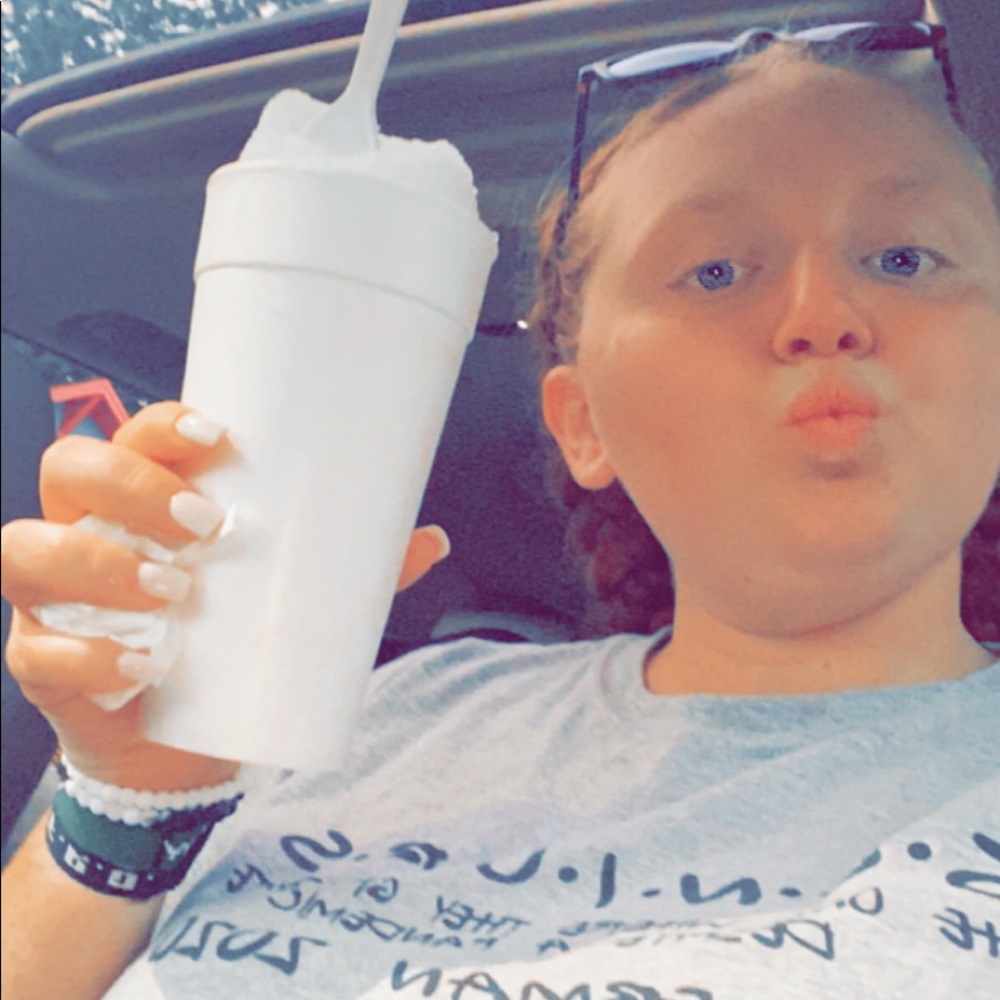 Meet your Posher, Alexis